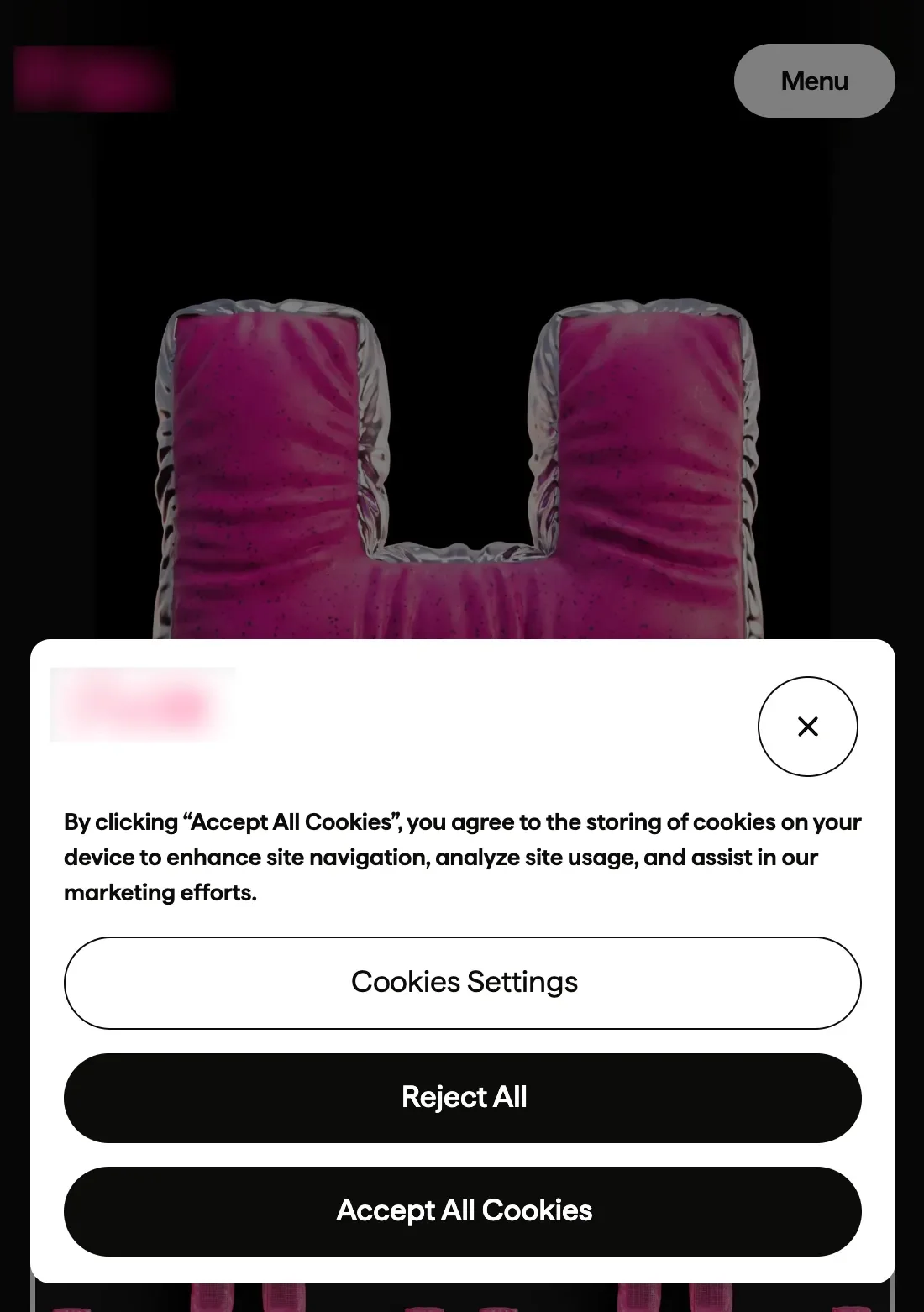 一家知名网站设计与开发公司官网的移动端截图：黑色背景中的粉色大型 3D 字母，下方的 Cookie 弹窗遮挡了大量页面内容；品牌标识已打码。